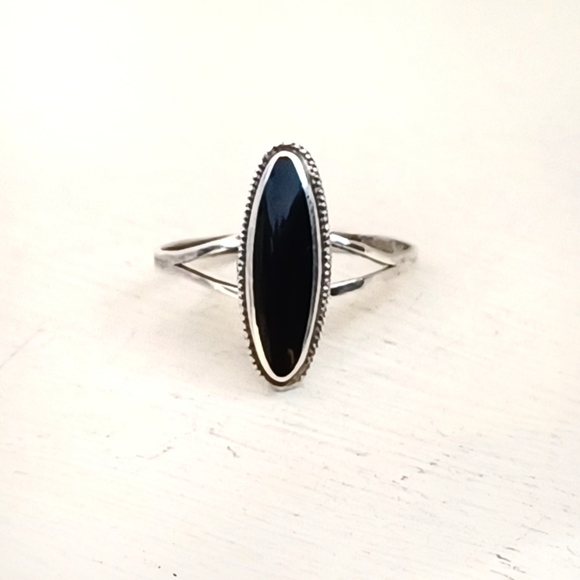 VTG Sterling Silver Black Stone Ring - Picture 2 of 10